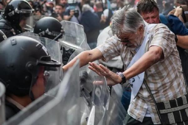 "La Policía nos provocaba": el hombre que perdió el ojo en la marcha de los jubilados rompió el silencio