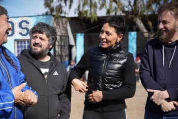 Foto de Mayra, Otermn y Tignanelli participaron de la jornada de puesta en valor de "El Potrero de D10S"