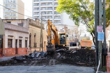 Lanús inició la segunda etapa del Plan de Pavimentación en el Este: más asfalto, menos inundaciones