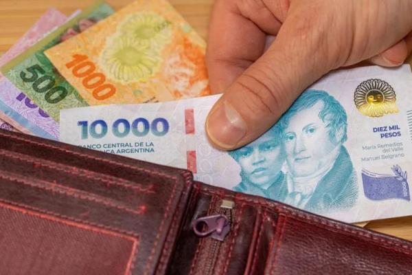 A contramano del discurso libertario, los salarios perdieron contra la inflación en el primer semestre