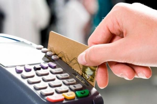 Informe: Casi la mitad de los argentinos usa tarjeta de crédito para comprar comida