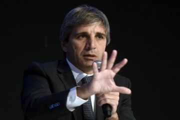 Hay que cambiar el chip: Luis Caputo recomendó a los empresarios acostumbrarse al esquema de flotación cambiaria