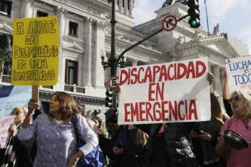 Familias realizarán este martes una vigilia frente a la Casa Rosada en rechazo al veto a Discapacidad