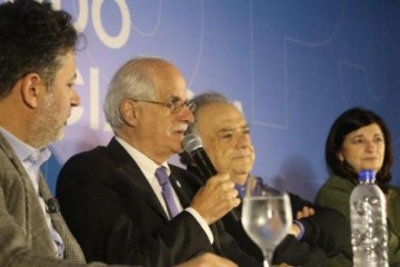 Foto de Arranc la campaa: Taiana hizo su primera aparicin junto a Kelly Olmos en la sede del PJ