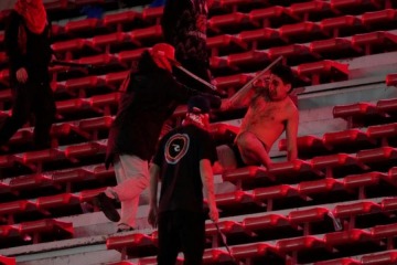 Violencia en Independiente: 104 hinchas de la Universidad Chilena fueron liberados tras el episodio