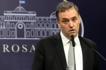 Adorni eligió el silencio y suspendió su programa de streaming "Fake, 7, 8" en medio del escándalo de las coimas