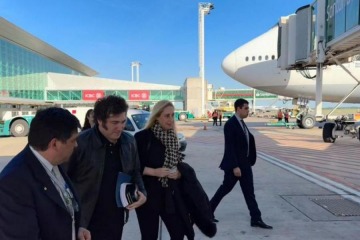 En medio de las denuncias por coimas, Milei viajará a España y Estados Unidos tras los comicios bonaerenses