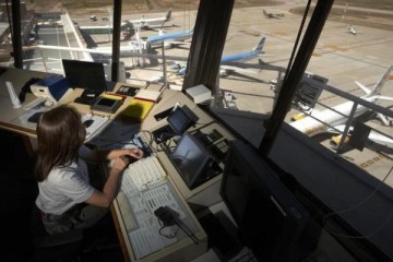 Los controladores aéreos vuelven a parar en reclamo de mejoras salariales