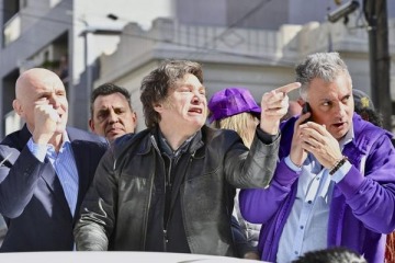 Insólito: pese a la provocación de Milei, Francos culpó al peronismo por el ataque a la caravana de Milei en Lomas