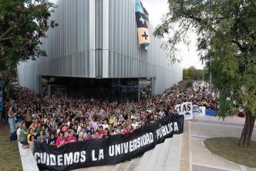 Profesionales de la UBA pidieron a Milei que no vete la ley de financiamiento universitario 