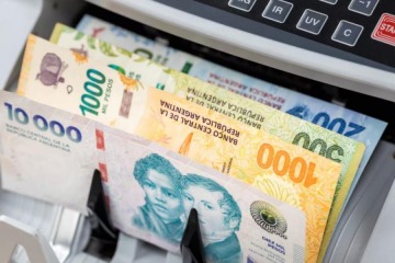 El Gobierno postergó vencimientos de deuda, pero las altas tasas empiezan a enfriar la economía 