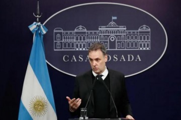 "Quieren ensuciar a Milei": Adorni habló sobre el escándalo del Andis, pero no contestó preguntas