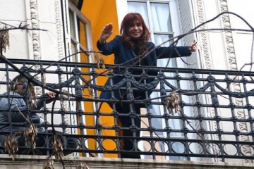 La emoción de Cristina al verse tatuada "en el brazo de un laburante" de Lomas de Zamora