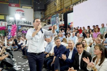 En la antesala de las elecciones en Corrientes, Valdés oficializó su incorporación al frente de Provincias Unidas
