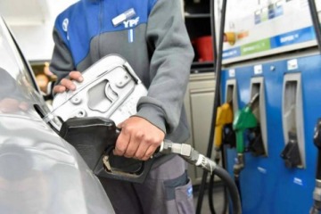 El Gobierno oficializó un aumento en los impuestos a los combustibles: cómo quedan los precios de la nafta y el gasoil
