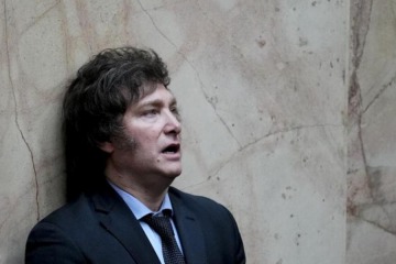 En lugar de explicar el contenido de los audios de Karina, Milei acusó al kirchnerismo de querer matarlo