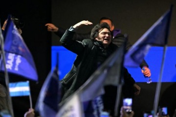 "Me agrando en la adversidad": Milei cerró su campaña en Moreno con críticas al kirchnerismo y agradecimientos a su hermana Karina