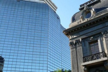 Hasta a los chinos le piden coimas: un ex diplomático sugirió que lo exigen para darles la visa de Argentina
