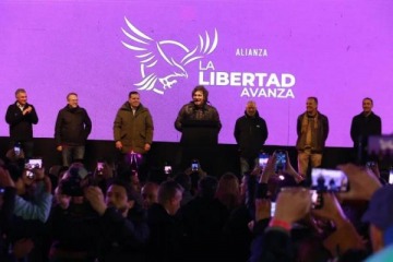 Milei ya arribó al búnker de LLA en La Plata para esperar los resultados de las elecciones bonaerenses
