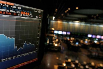Con la derrota de LLA se aceleró el dólar cripto y cayeron las acciones argentinas en Wall Street: las proyecciones del mercado