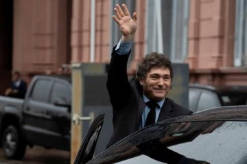 "Sigue sin escuchar, paralizado": el rechazo de la oposición y los gobernadores a las "mesa política" de Milei 