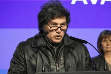 Tras la derrota en las urnas, con el apoyo del FMI, Milei insistió en que no se moverá "ni un milímetro del programa económico"