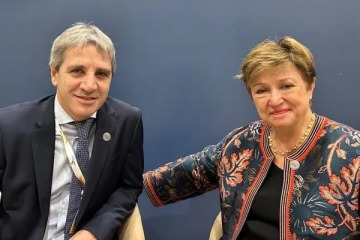 Caputo debería aplicar un ajuste del 14% para cumplir con el FMI si avanzan las leyes que aumentan el gasto