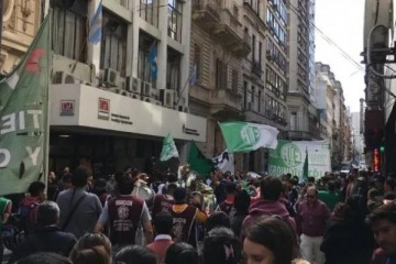 Por el freno del Congreso, el Gobierno suspendió pases a disponibilidad en Vialidad, el INTA y otros organismos
