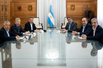 Complicidad: Cornejo, Frigerio y Zdero respaldaron a Milei durante la presentación del Presupuesto 2026