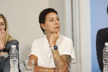 Mayra Mendoza apuntó contra Milei y Caputo: "En una jornada, se rifaron buena parte del bienestar de más de un millón de vecinos"