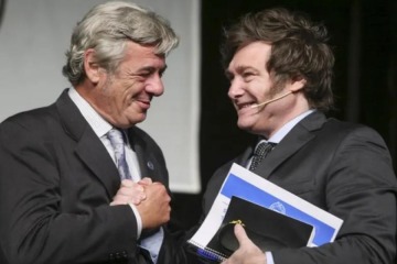El día en que bloqueó la ley de discapacidad, el Gobierno anunció retenciones cero al campo para salvar las reservas del BCRA
