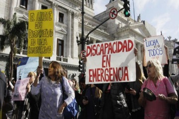 El Gobierno promulgó la emergencia en discapacidad pero anuló su ejecución hasta definir cómo lo financiará