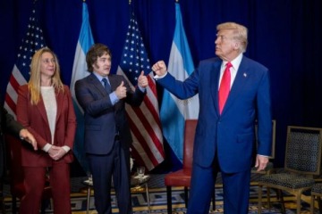 Milei se reúne con Trump y espera un salvataje de EEUU para llegar a las elecciones