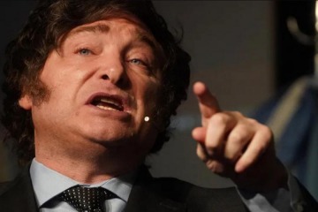 Milei admitió que la economía se desaceleró pero, en lugar de hacer autocrítica, culpó a la oposición