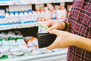 En agosto volvió a desplomarse el consumo un 0,6% mensual
