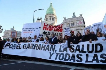 Foto de El Garrahan marcha hacia el Congreso para exigir al Senado el rechazo al veto