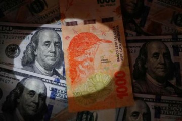 El Tesoro vendió u$s450 millones para contener la suba del dólar mayorista