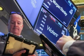 Los bonos en dólares rebotan por el viaje de Caputo a Washington, pero domina la incertidumbre
