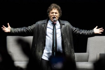 El show debe continuar: tras la baja de Espert, Milei presenta su libro en el Movistar Arena y prevé cantar nuevamente