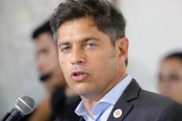 Axel Kicillof, vio a Milei en el Movistar Arena y advirtió que "hay que despertarlo, está fuera de la realidad"