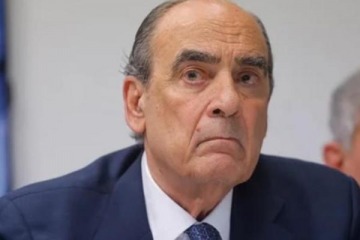 Francos apuntó a Santi Caputo y le exigió "asumir responsabilidades