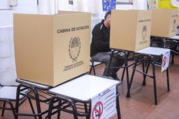 La Libertad Avanza pidió reimprimir los afiches que van en las cabinas de votación