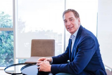 Afirman que desde el Gobierno se le pidió a Diego Santilli que adoptara el look de Espert