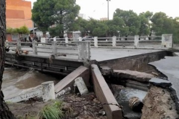 Insólito: el Gobierno exigió a Bahía Blanca un pago millonario por los puentes de emergencia colocados tras el temporal