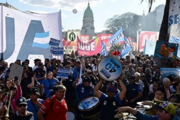 Se extiende el paro universitario docente: movilización a la Plaza de Mayo junto al Garrahan