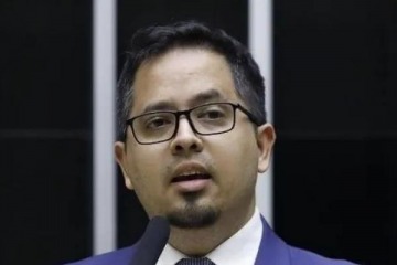 Polémico: se conocieron audios de diputado libertario exigiéndole los viáticos a un asistente