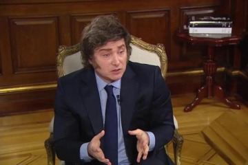 Javier Milei se sintió acorralado en una entrevista y anunció más quita de subsidios al transporte en AMBA
