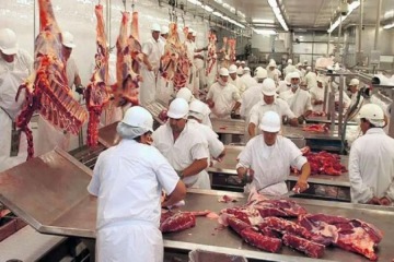 Trump analiza importar cuatro veces más carne argentina pese a la alerta sanitaria
