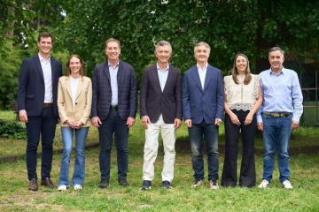 Macri dio un paso al costado de La Libertad Avanza para respaldar a sus candidatos del PRO en una foto conjunta