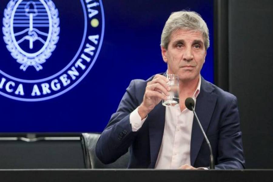 "Más que cómodo con el dólar a $1.500": Caputo se mostró confiado con el valor en el que se mantiene la divisa